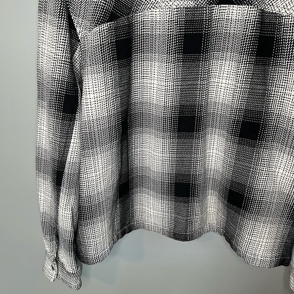 The North Face Valley Twill Utility Shacket - Picture 9 of 13